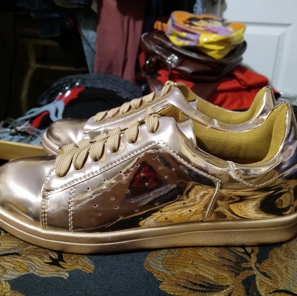 N.Y.L.A. ICONIC SHINY GOLDEN NEW! SIZE 6 WOMEN SNEAKERS,🎁GIFT IT. - Picture 7 of 14